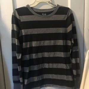 Gray and black long sleeve shirt